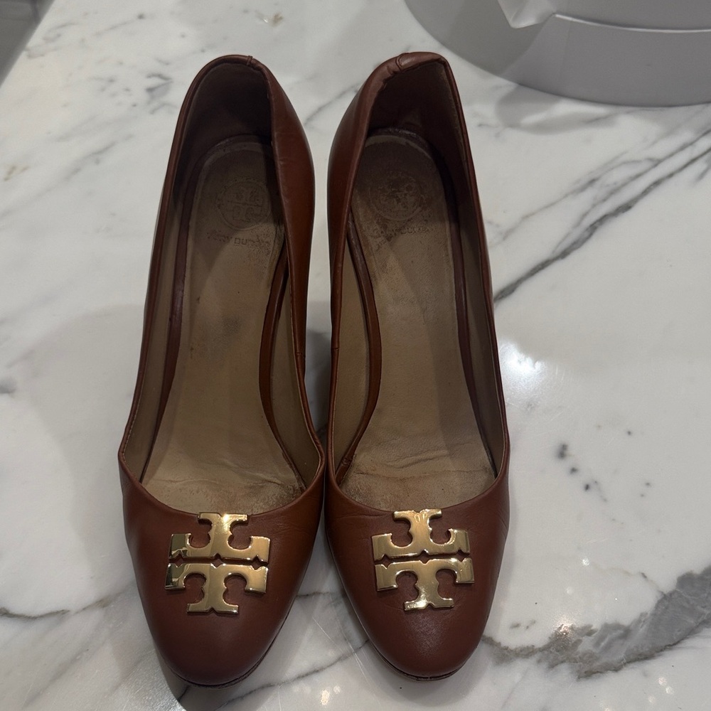 Tory Burch Tan Leather Heels with Gold Emblem